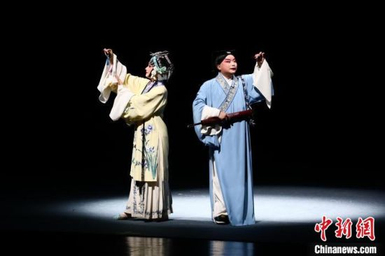 《荆钗记》在江西艺术中心大剧院上演