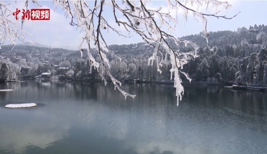 江西庐山实行三月份免票政策 游客早春观冰赏雪